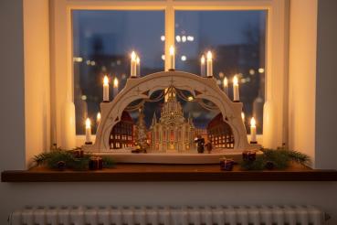 Preview: Schwibbogen mit Beleuchtung Dresdner Frauenkirche 3D-Optik, Erzgebirge, Weihnachten 7 Kerzen